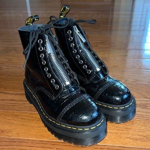 DOC MARTEN Sinclair Croc Platform boot, great condition!